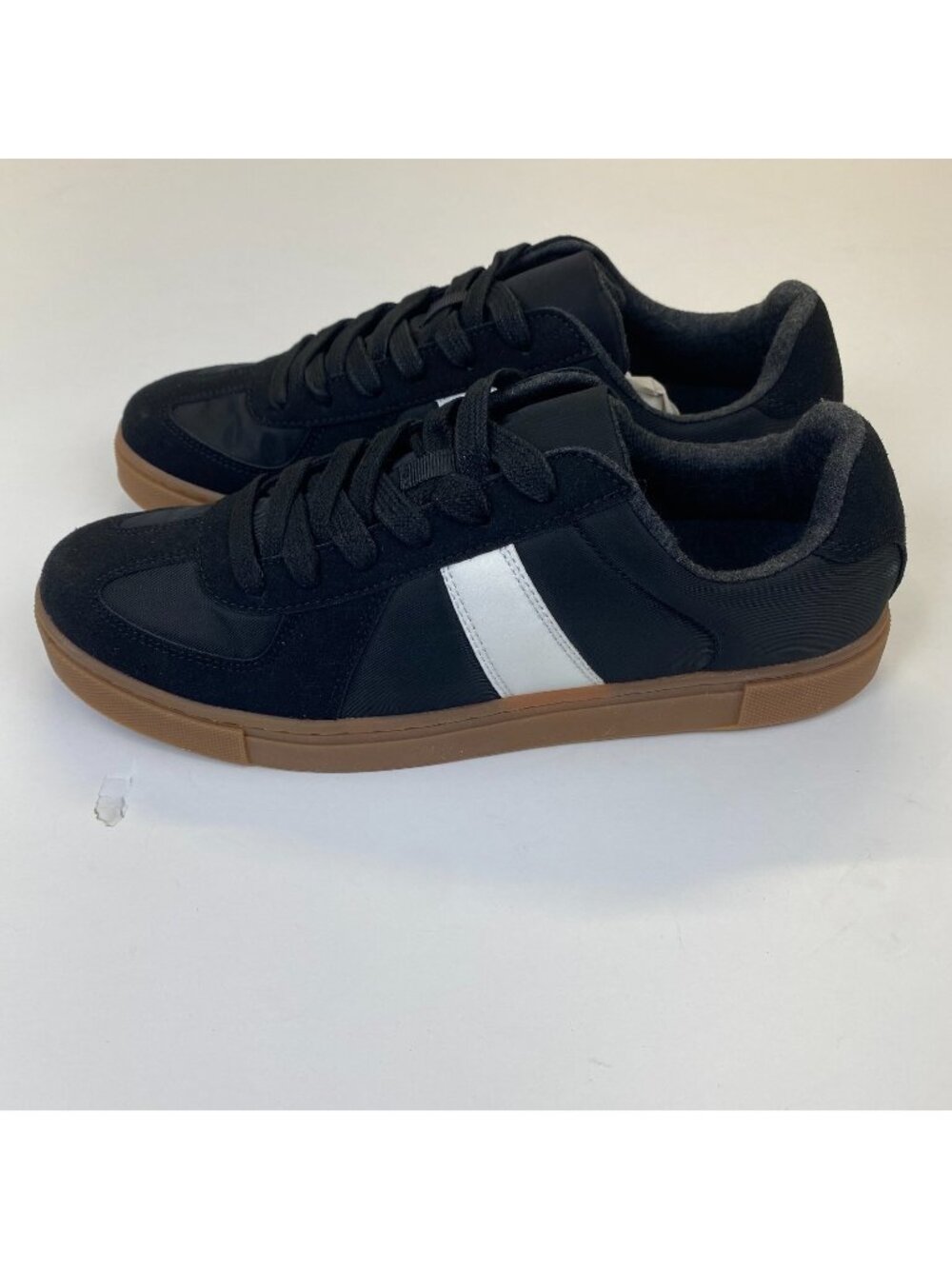 Men;s. Cushionaire Bailey Black/White Sneakers Size 11. Casual Comfort Foam